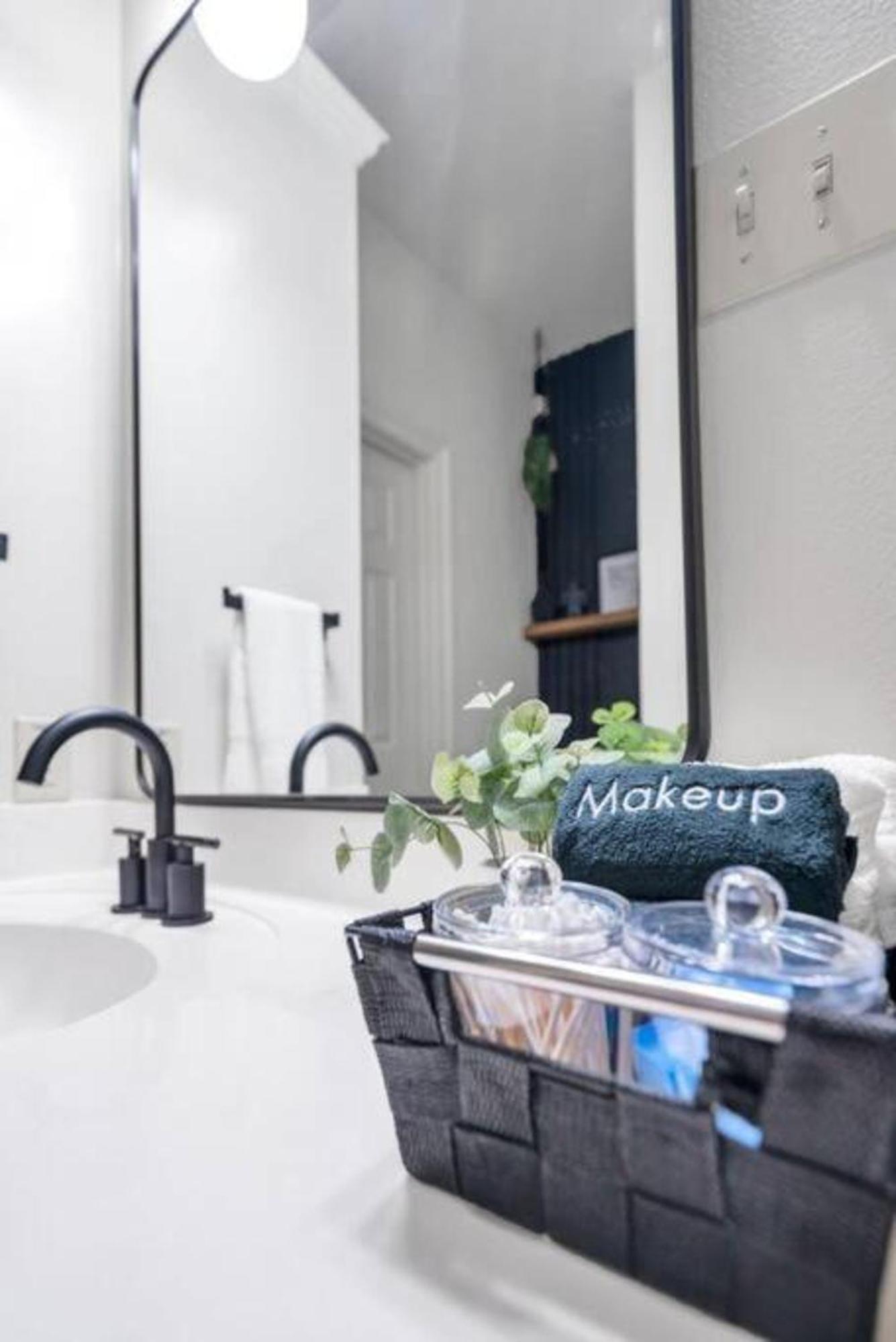 Stylish & Romantic Home, Long-Term Friendly, King Baton Rouge Ngoại thất bức ảnh